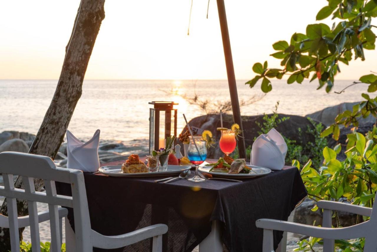 Moracea By Khao Lak Resort Ngoại thất bức ảnh Sunset dinner at the beach